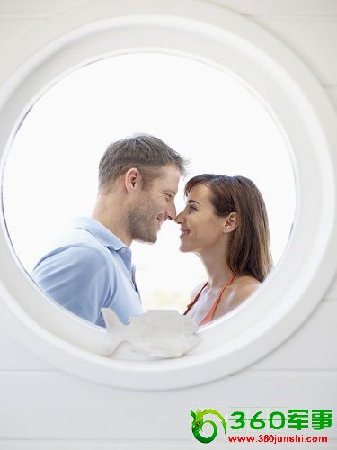 ��������:4�󴲼���Ů�˱�